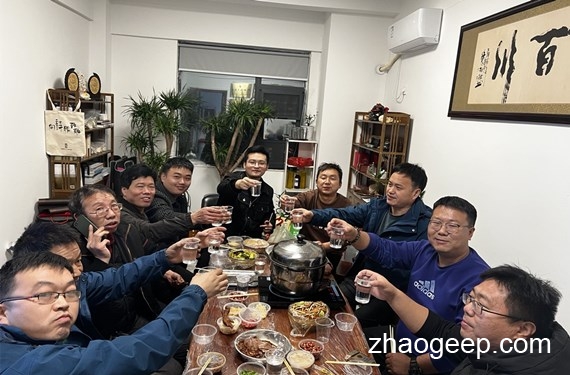 兆格環(huán)保四季度團(tuán)建 鑫兆豐全自動液壓榨油機